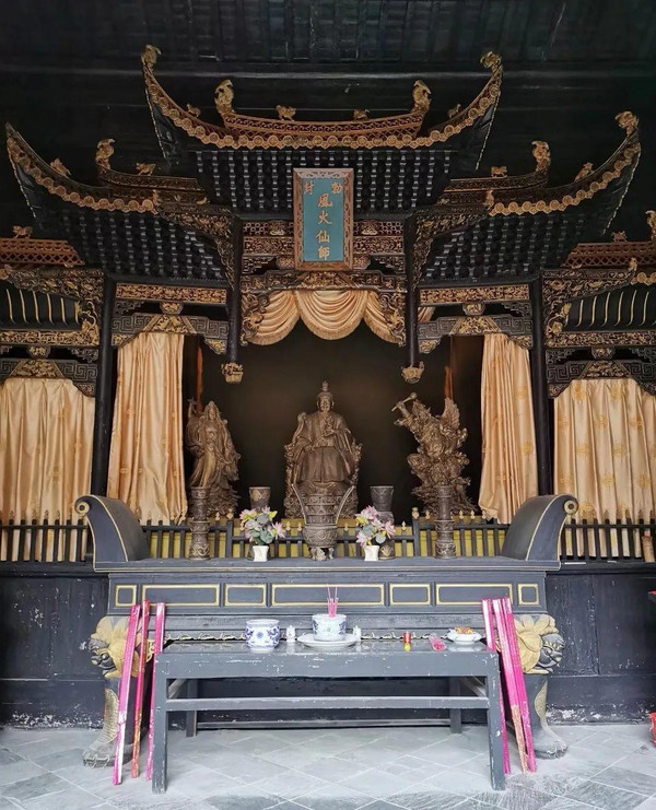 景德镇何以成为名扬世界的瓷都?瓷器是如何制作的?